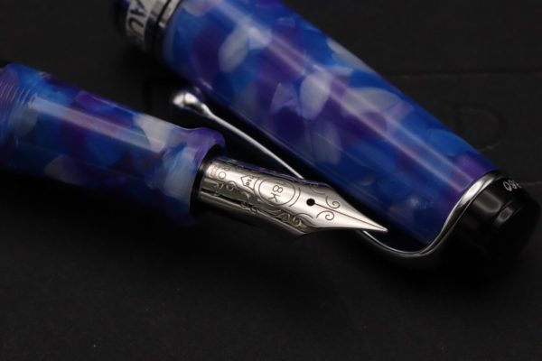 Aurora Optima Caleidoscopio Luce Blu Fountain Pen - NEVER INKED 4