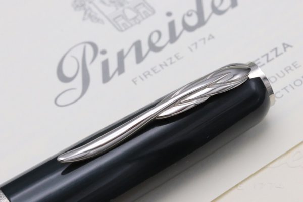 Pineider La Grande Bellezza Gemstones Hematite Grey Fountain Pen 5
