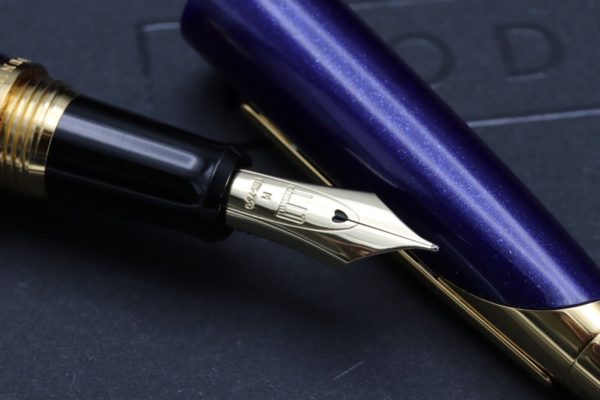 Dunhill AD2000 Blue Stardust Fountain Pen 4
