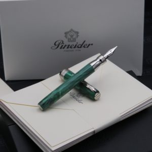 Pineider La Grande Bellezza Gemstones Malachite Green Fountain Pen UNUSED - STUB