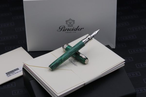 Pineider La Grande Bellezza Gemstones Malachite Green Fountain Pen UNUSED - STUB