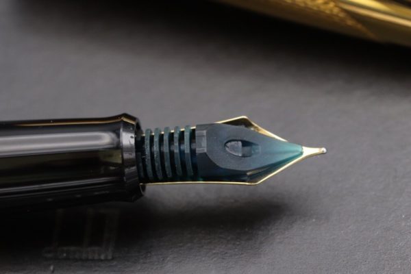Dunhill AD2000 Gold-Plated Barley Fountain Pen 3