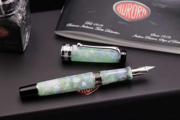Aurora Optima Caleidoscopio Luce Verde Limited Edition Fountain Pen 1