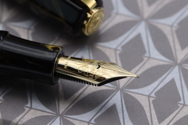 Visconti Medici Golden Black Fountain Pen - UNUSED - 18k Medium Nib 3
