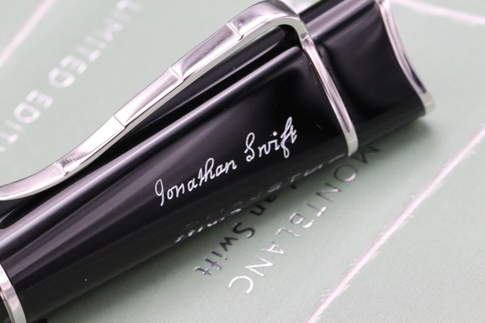 Montblanc Writers Edition Jonathan Swift Fountain Pen - IZODS