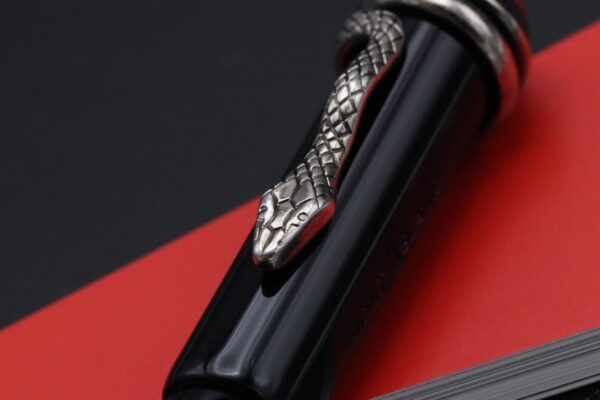 Montblanc Heritage Rouge et Noir Black SE Fountain Pen - Image 5