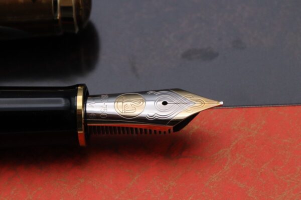 Pelikan M1000 Heavenly Maidens of Dunhuang LE88 Maki-e Fountain Pen - UNUSED - Image 4
