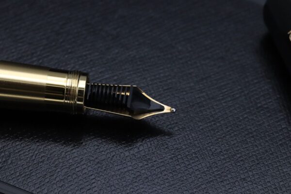 Montblanc Heritage Egyptomania Special Edition Black Fountain Pen - Image 4