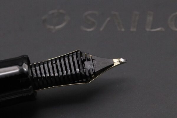 Sailor 1911L Black Gold Fountain Pen - Naginata Cross Point Nib - Image 4