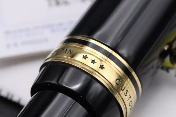 Pilot Custom Urushi Black Fountain Pen - Image 6