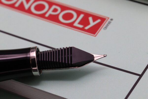 Montegrappa Monopoly Players Collection Tycoon Fountain Pen - Image 4