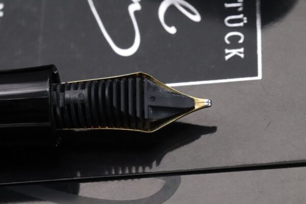 Montblanc Writers Edition Imperial Dragon Fountain Pen - NEVER INKED - Broad Nib - Image 4