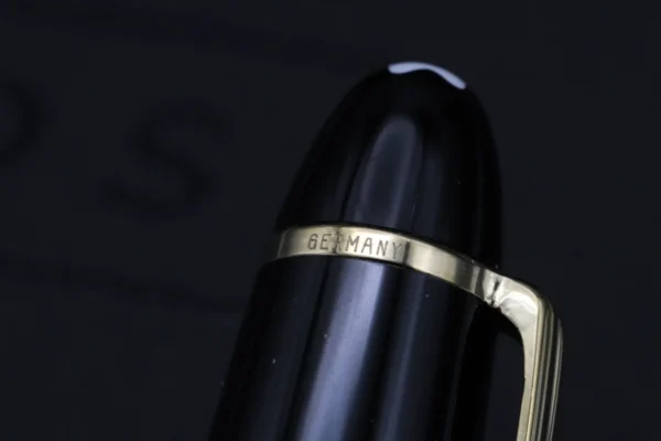 Montblanc Meisterstuck 147 Traveller Gold Line Fountain Pen with Pouch - Image 6