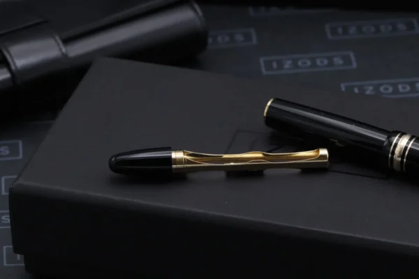 Montblanc Meisterstuck 147 Traveller Gold Line Fountain Pen with Pouch - Image 5