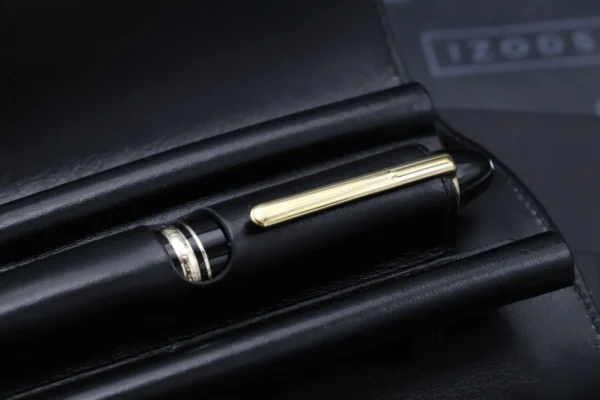 Montblanc Meisterstuck 147 Traveller Gold Line Fountain Pen with Pouch - Image 4
